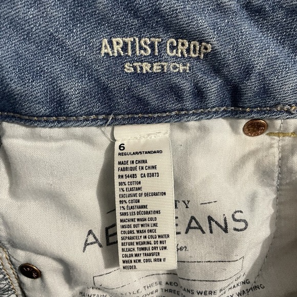 American Eagle Jeans Womens Size 6 Artist Crop Stretch Denim Blue Distressed - Picture 2 of 7